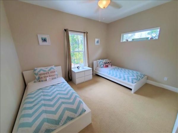 Lovely Canal Front 3 Bedroom Longboat Key Home