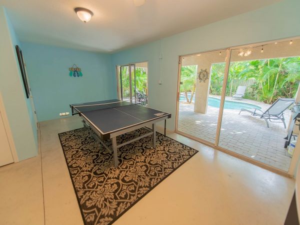 Holmes Beach 3 Bedroom Beach Home with Private Pool Sleeps 6