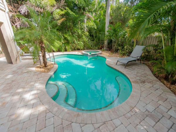 Holmes Beach 3 Bedroom Beach Home with Private Pool Sleeps 6