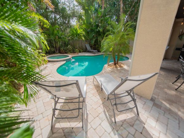 Holmes Beach 3 Bedroom Beach Home with Private Pool Sleeps 6