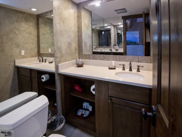 Spacious Walk to Lift Condo in Vail with Majestic Mountain Views