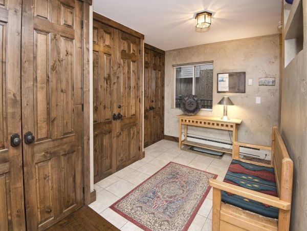 Spacious Walk to Lift Condo in Vail with Majestic Mountain Views