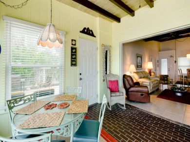 Two Bedroom With Water View Sleeps Six Guests