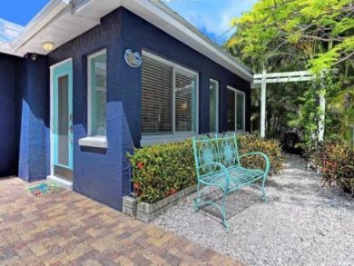 Anna Maria Vacation Home- 2 Bedrooms Sleeps 6 Walk to Beach