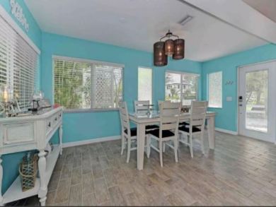 Anna Maria Vacation Home- 2 Bedrooms Sleeps 6 Walk to Beach