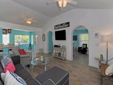Anna Maria Vacation Home- 2 Bedrooms Sleeps 6 Walk to Beach