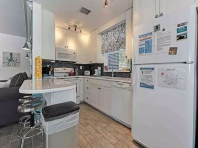 Anna Maria Vacation Home- 2 Bedrooms Sleeps 6 Walk to Beach
