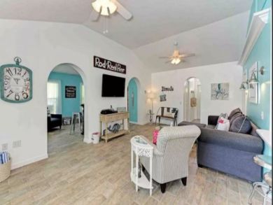 Anna Maria Vacation Home- 2 Bedrooms Sleeps 6 Walk to Beach
