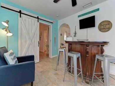 Anna Maria Vacation Home- 2 Bedrooms Sleeps 6 Walk to Beach