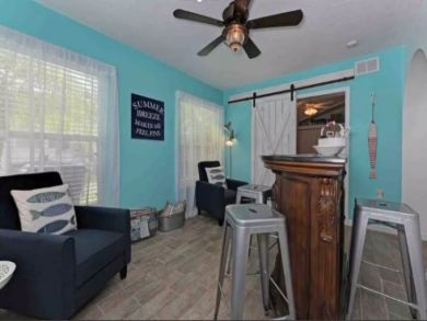Anna Maria Vacation Home- 2 Bedrooms Sleeps 6 Walk to Beach
