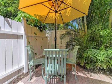Anna Maria Vacation Home- 2 Bedrooms Sleeps 6 Walk to Beach