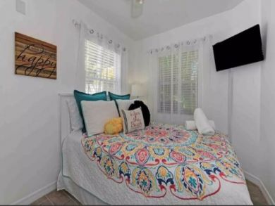 Anna Maria Vacation Home- 2 Bedrooms Sleeps 6 Walk to Beach