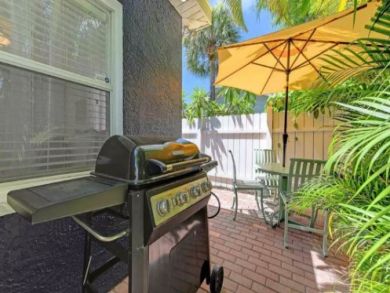 Anna Maria Vacation Home- 2 Bedrooms Sleeps 6 Walk to Beach