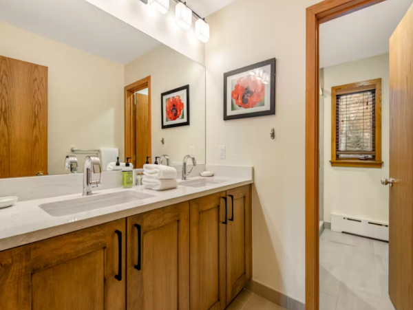 Beautiful Vail Vacation Home Walk to Lift Mountain Views