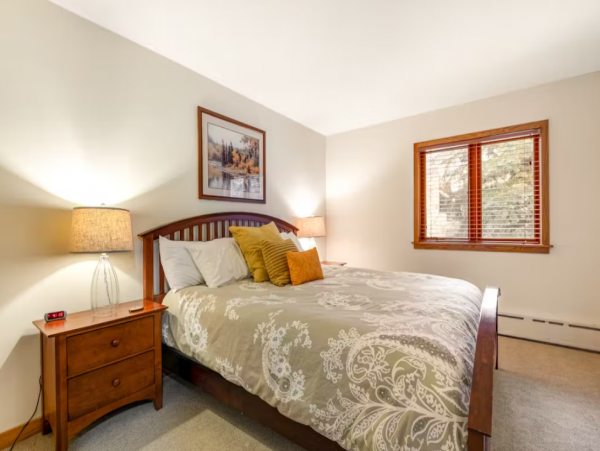 Beautiful Vail Vacation Home Walk to Lift Mountain Views