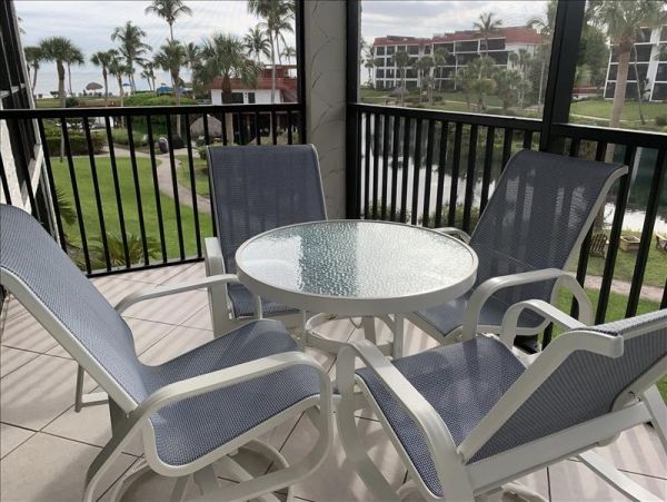 Two Bedroom Condo on the Beach in Sanibel with Gulf Views