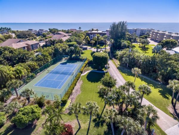 Boutique Beach Complex on Sanibel Island 3 Bedroom Condo