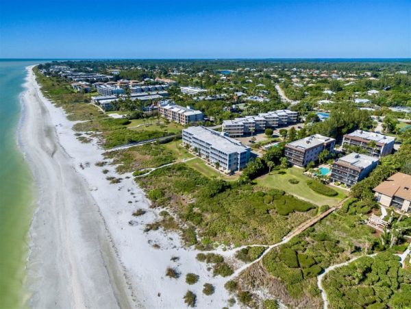 Boutique Beach Complex on Sanibel Island 3 Bedroom Condo