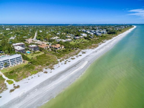 Boutique Beach Complex on Sanibel Island 3 Bedroom Condo