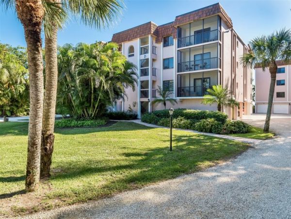 Boutique Beach Complex on Sanibel Island 3 Bedroom Condo