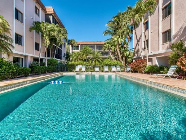 Boutique Beach Complex on Sanibel Island 3 Bedroom Condo