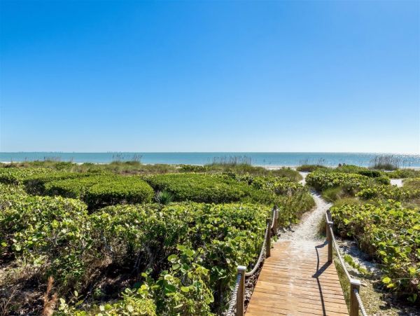 Boutique Beach Complex on Sanibel Island 3 Bedroom Condo