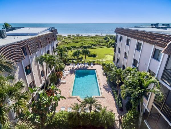 Boutique Beach Complex on Sanibel Island 3 Bedroom Condo