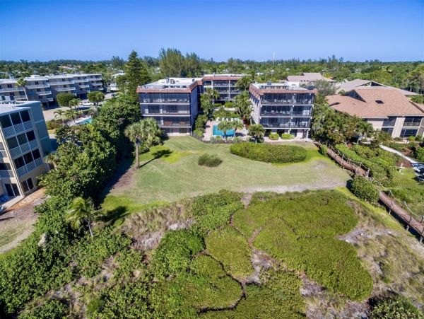 Boutique Beach Complex on Sanibel Island 3 Bedroom Condo