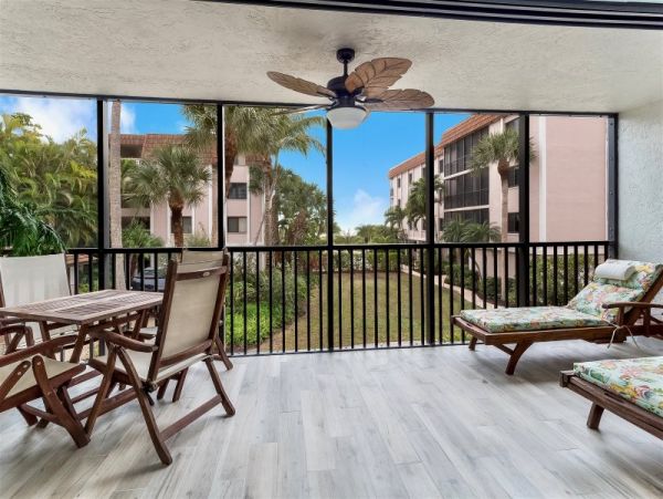 Boutique Beach Complex on Sanibel Island 3 Bedroom Condo