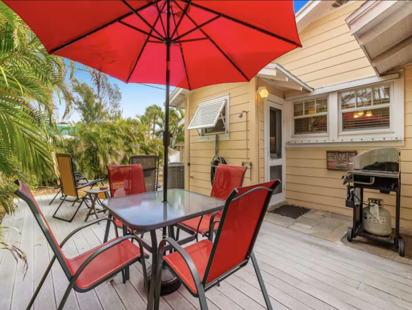 STEPS TO THE BEACH SLEEP 6 ANNA MARIA RENTAL