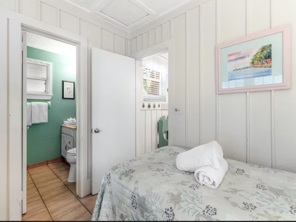 STEPS TO THE BEACH SLEEP 6 ANNA MARIA RENTAL