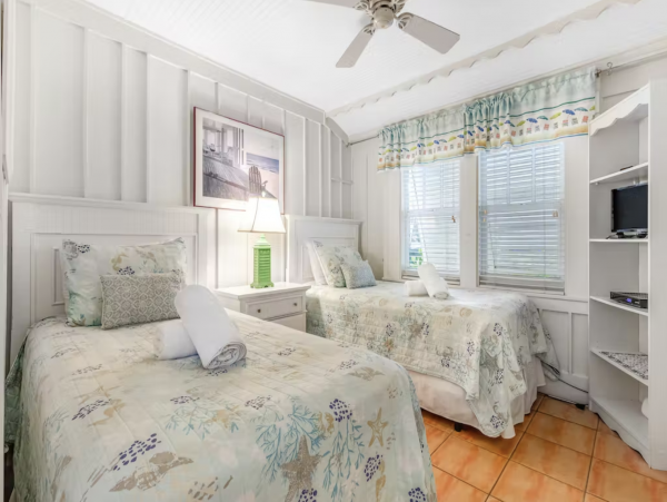 STEPS TO THE BEACH SLEEP 6 ANNA MARIA RENTAL