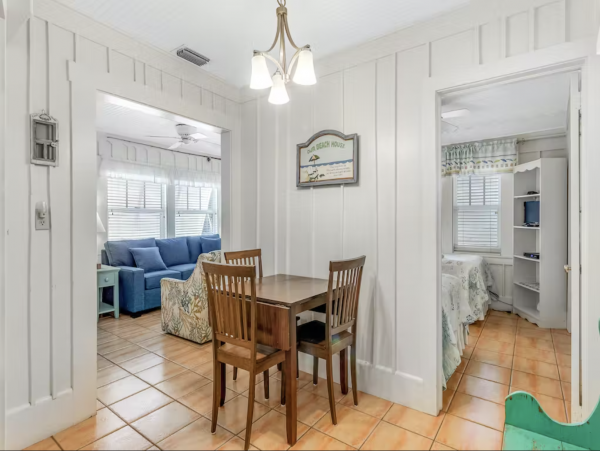 STEPS TO THE BEACH SLEEP 6 ANNA MARIA RENTAL