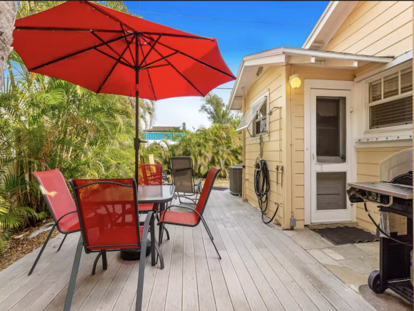 STEPS TO THE BEACH SLEEP 6 ANNA MARIA RENTAL