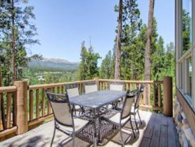 Deck with outdoor dining area
