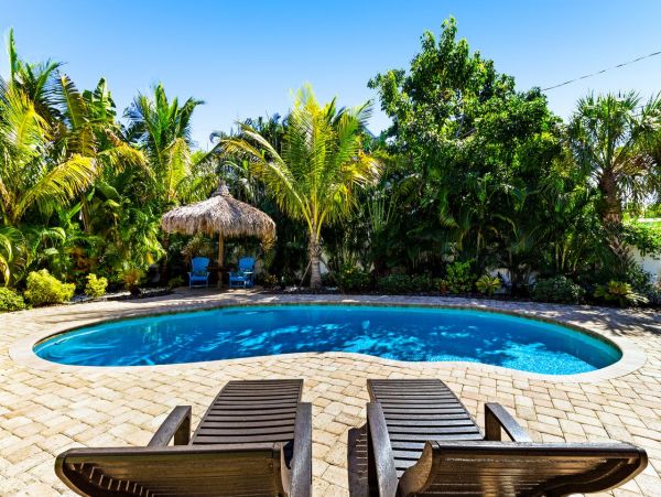 Home at Holmes Beach Three Bedrooms and Pool Rental