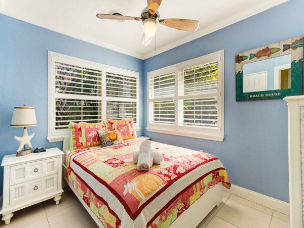 Home at Holmes Beach Three Bedrooms and Pool Rental
