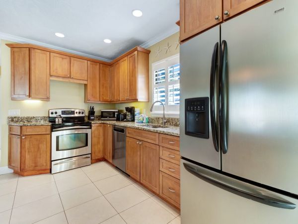 Home at Holmes Beach Three Bedrooms and Pool Rental