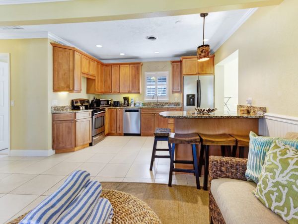 Home at Holmes Beach Three Bedrooms and Pool Rental