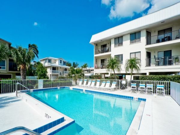 Bradenton Beach Vacation Rentals Across from Beach on Anna Maria Island