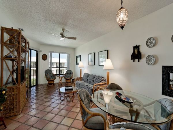 Bradenton Beach Vacation Rentals Across from Beach on Anna Maria Island