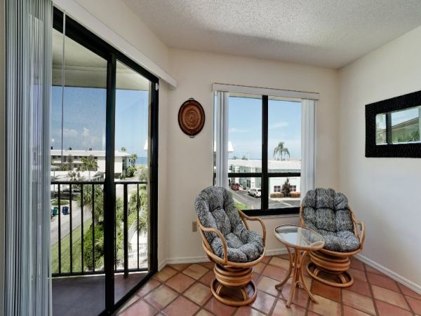 Bradenton Beach Vacation Rentals Across from Beach on Anna Maria Island