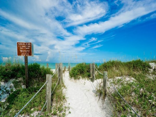 Bradenton Beach Vacation Rentals Across from Beach on Anna Maria Island