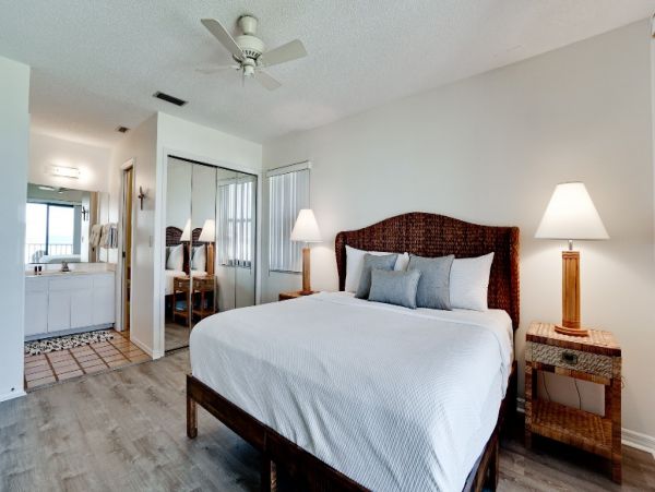 Bradenton Beach Vacation Rentals Across from Beach on Anna Maria Island
