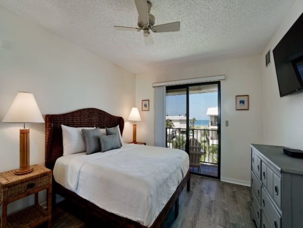 Bradenton Beach Vacation Rentals Across from Beach on Anna Maria Island