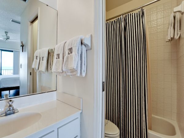 Bradenton Beach Vacation Rentals Across from Beach on Anna Maria Island