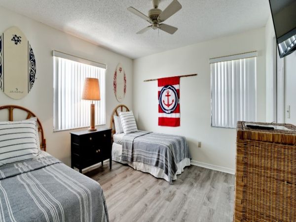 Bradenton Beach Vacation Rentals Across from Beach on Anna Maria Island