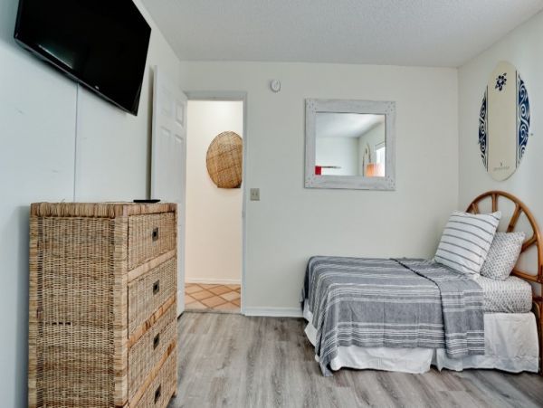 Bradenton Beach Vacation Rentals Across from Beach on Anna Maria Island