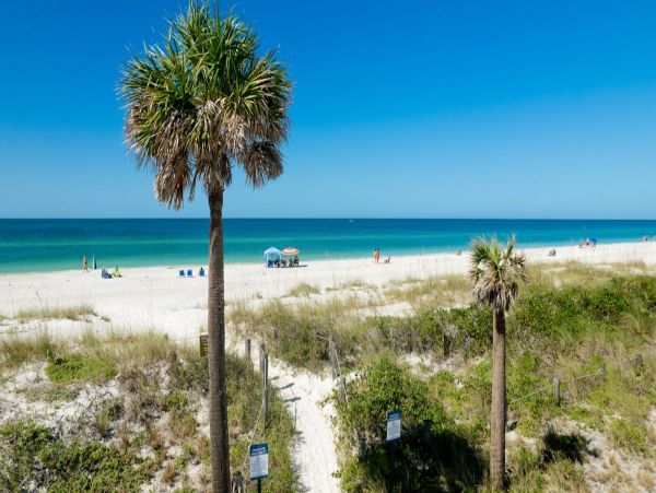 Bradenton Beach Vacation Rentals Across from Beach on Anna Maria Island