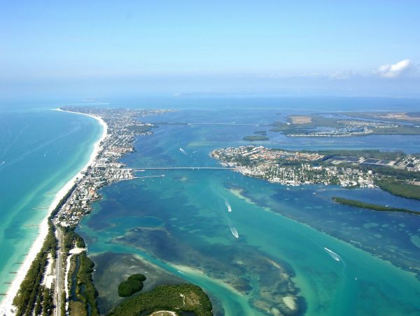 Bradenton Beach Vacation Rentals Across from Beach on Anna Maria Island